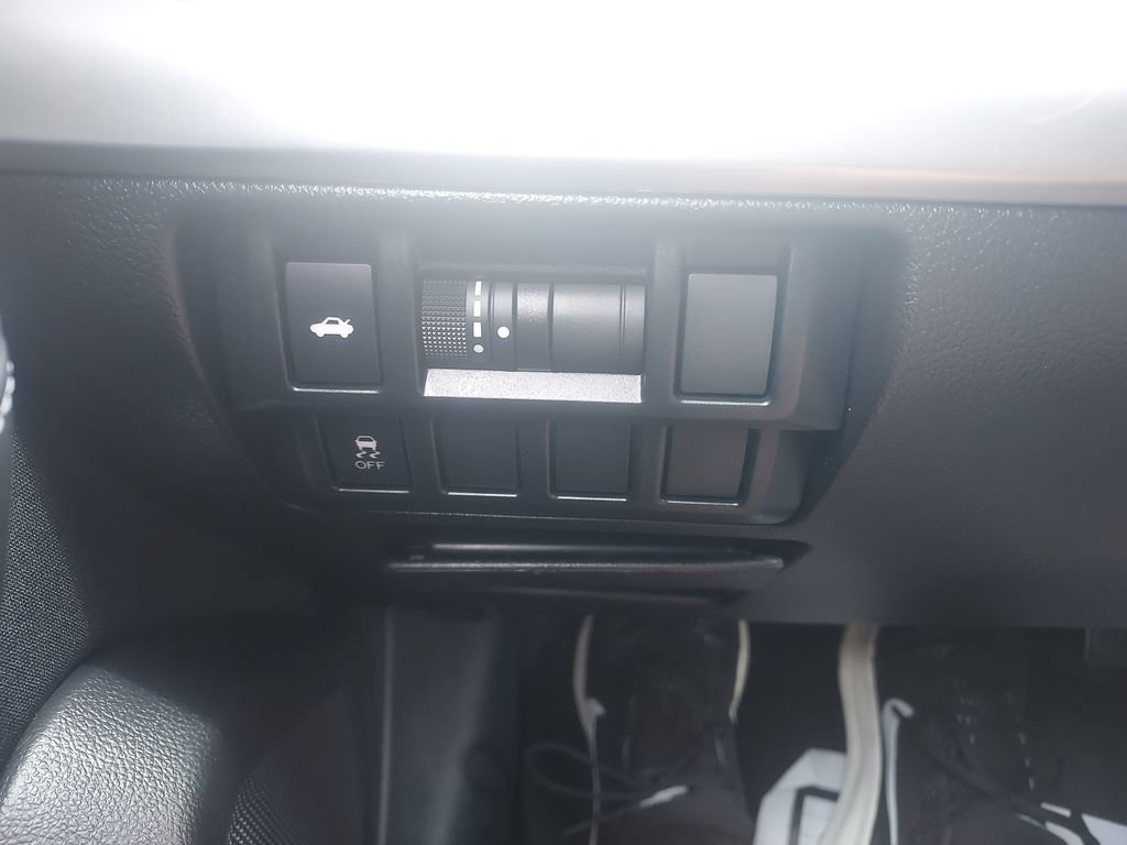 Used 2015 Subaru Legacy 2.5i AWD/4WD image 24