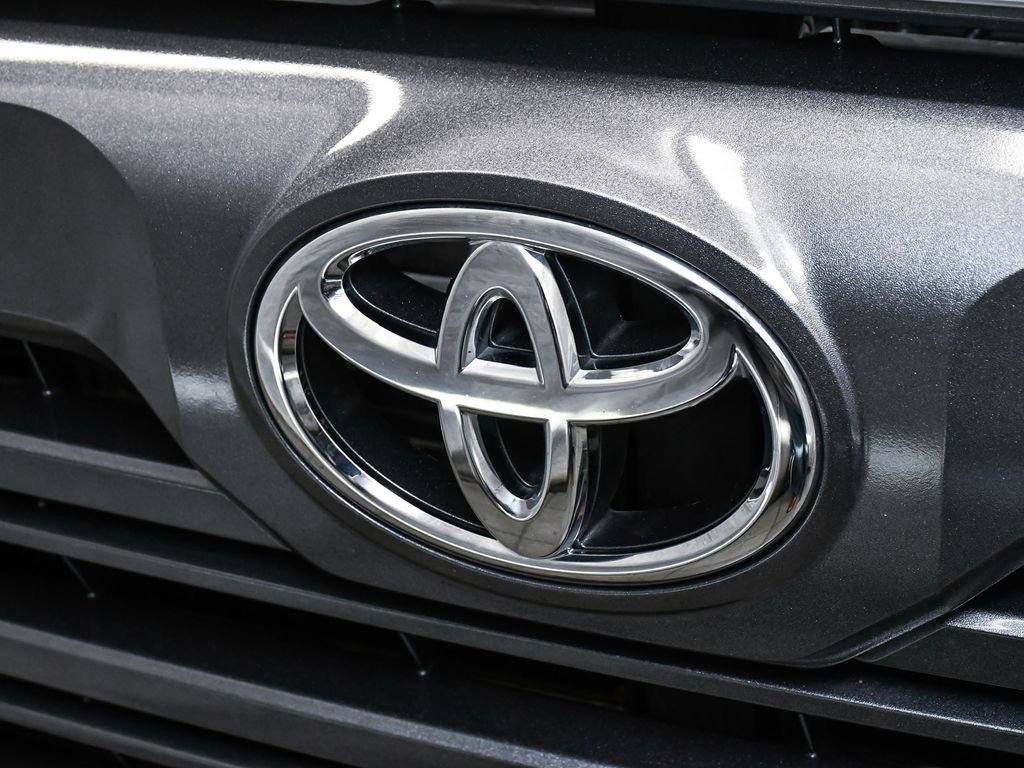 Used 2024 Toyota Tundra Limited w/ Power Package image 91