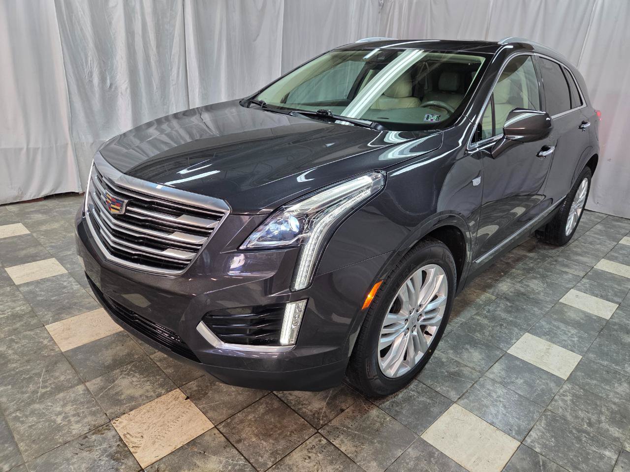 Used 2017 Cadillac XT5 Premium Luxury w/ Advanced Security Package AWD/4WD image 2