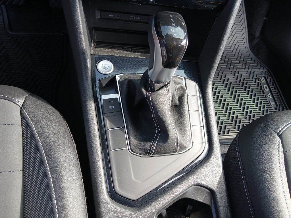 New 2027 Volkswagen Taos SE FWD image 17