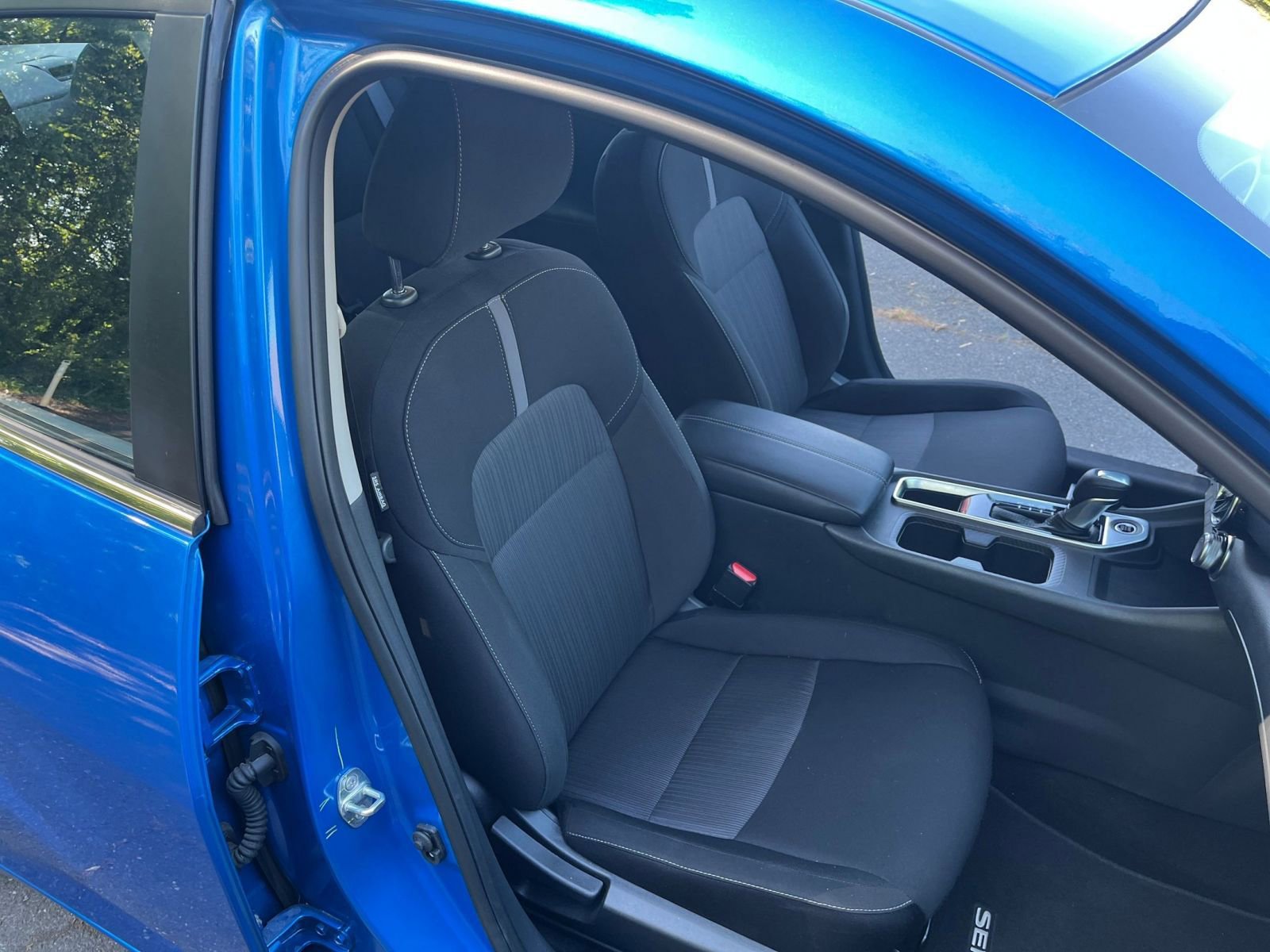 Used 2025 Nissan Sentra SV FWD image 34