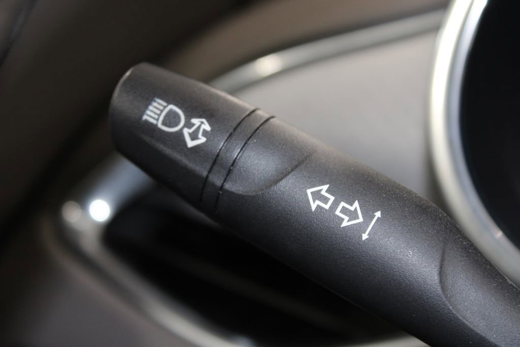 Used 2016 Chevrolet Malibu LT FWD image 32