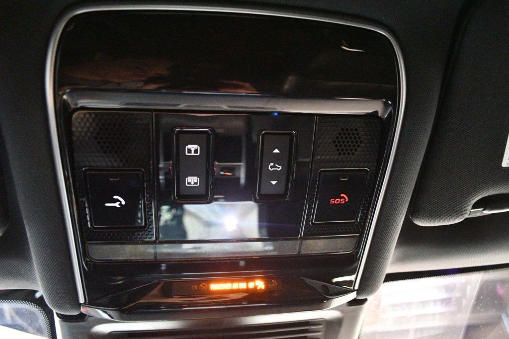 Used 2023 Land Rover Range Rover SE image 71