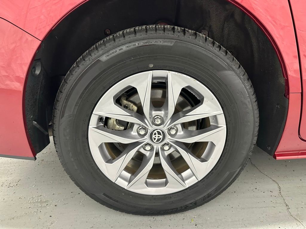 Used 2025 Toyota Sienna LE image 67