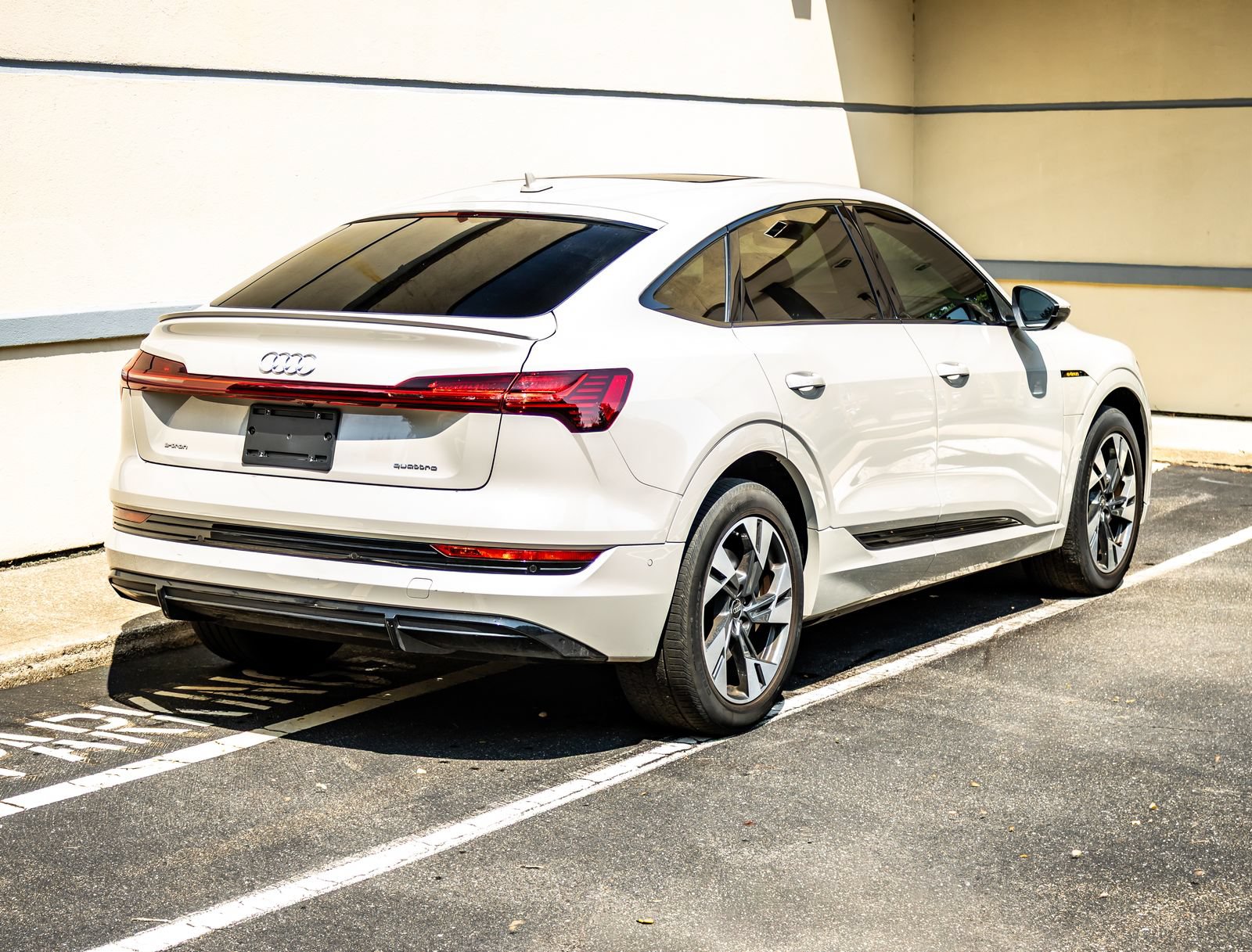 Used 2022 Audi e-tron Premium AWD/4WD image 7