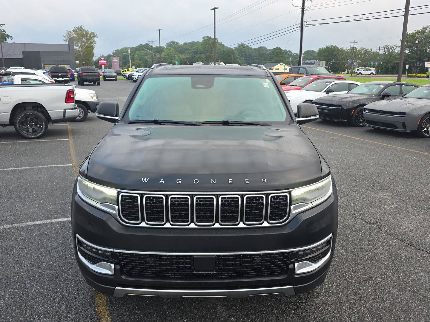 Used 2022 Jeep Wagoneer Series III w/ Premium Group I AWD/4WD image 3