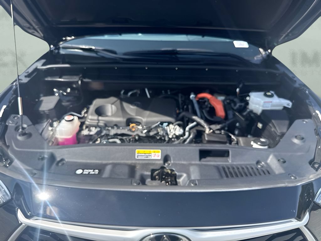 Used 2025 Toyota Highlander XLE AWD/4WD image 31
