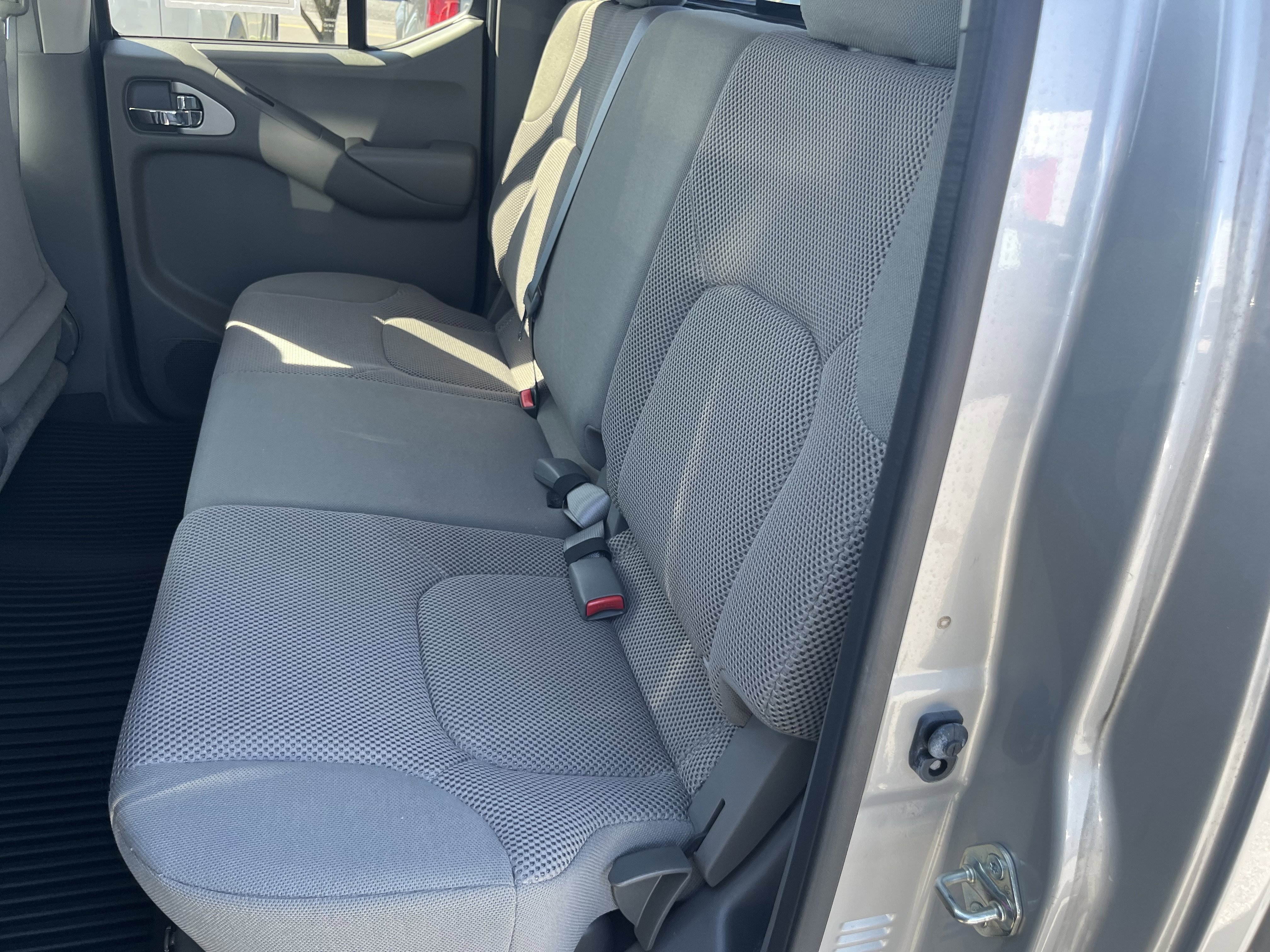Used 2020 Nissan Frontier SV w/ SV Utility Package AWD/4WD image 16