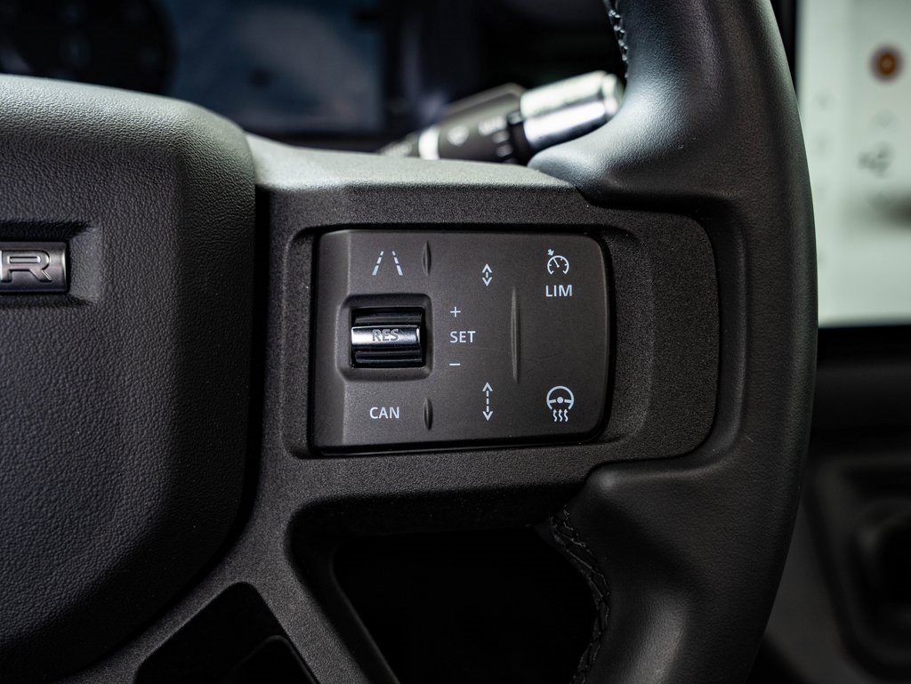 Used 2023 Land Rover Defender 110 75th Limited Edition image 31