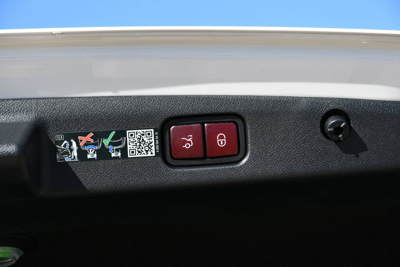Used 2025 Mercedes-Benz E 350 Sedan image 8