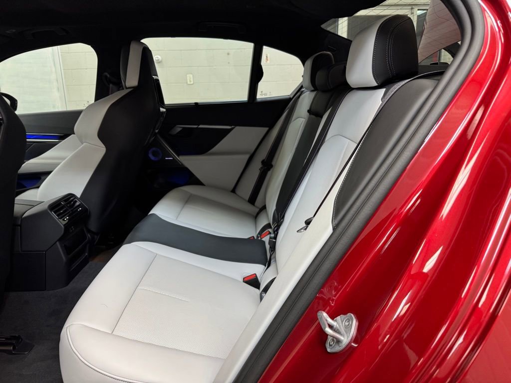 Used 2025 BMW M5 w/ Carbon Package image 18