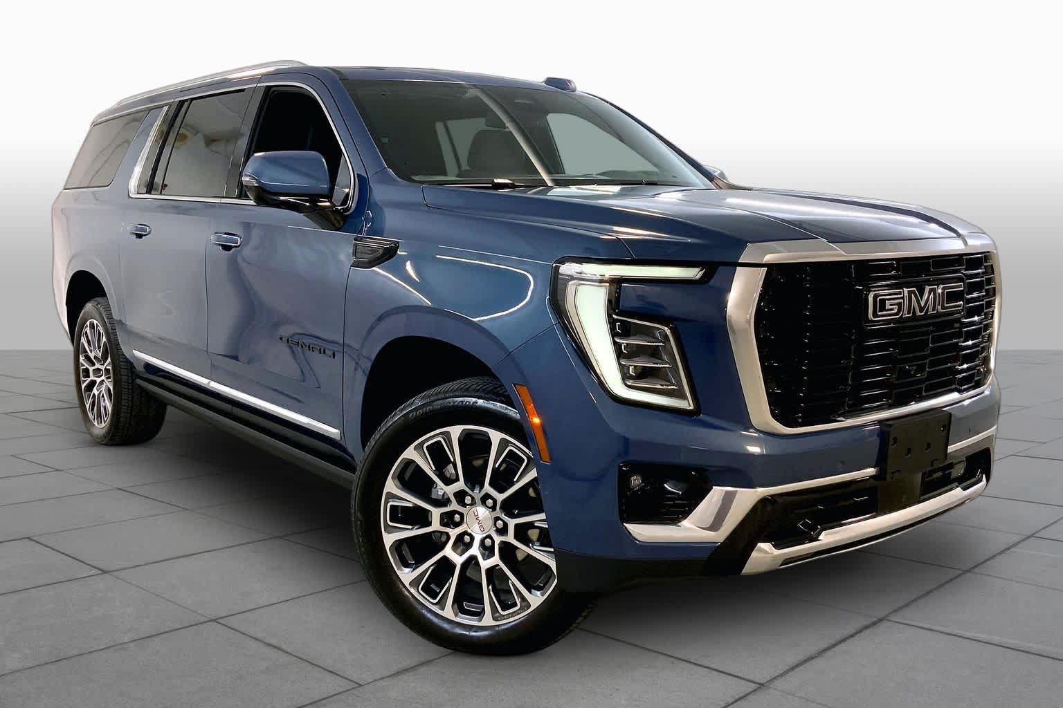 Used 2025 GMC Yukon XL Denali w/ Sun & Power Step Package AWD/4WD image 2