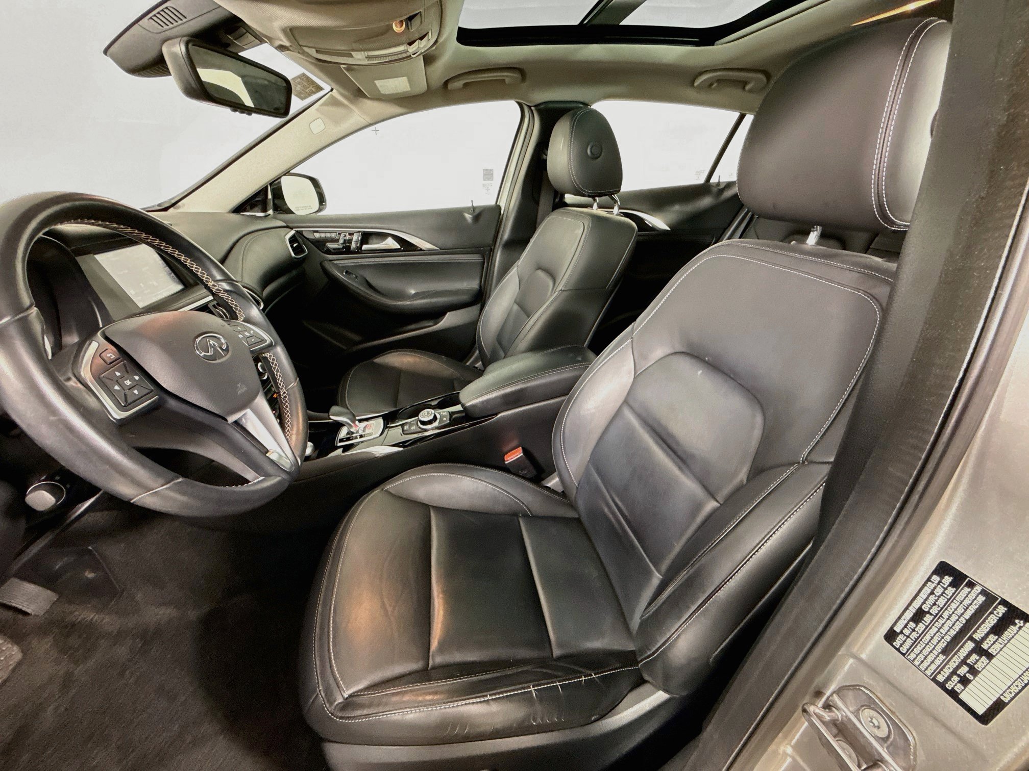 Used 2018 INFINITI QX30 AWD image 11