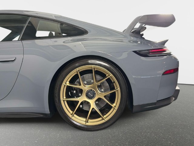 Used 2026 Porsche 911 GT3 w/ Weissach Package RWD image 15
