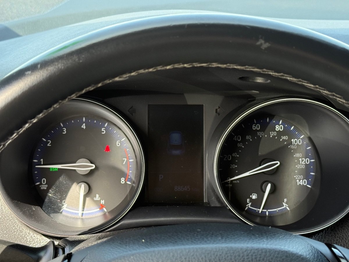 Used 2019 Toyota C-HR XLE FWD image 27