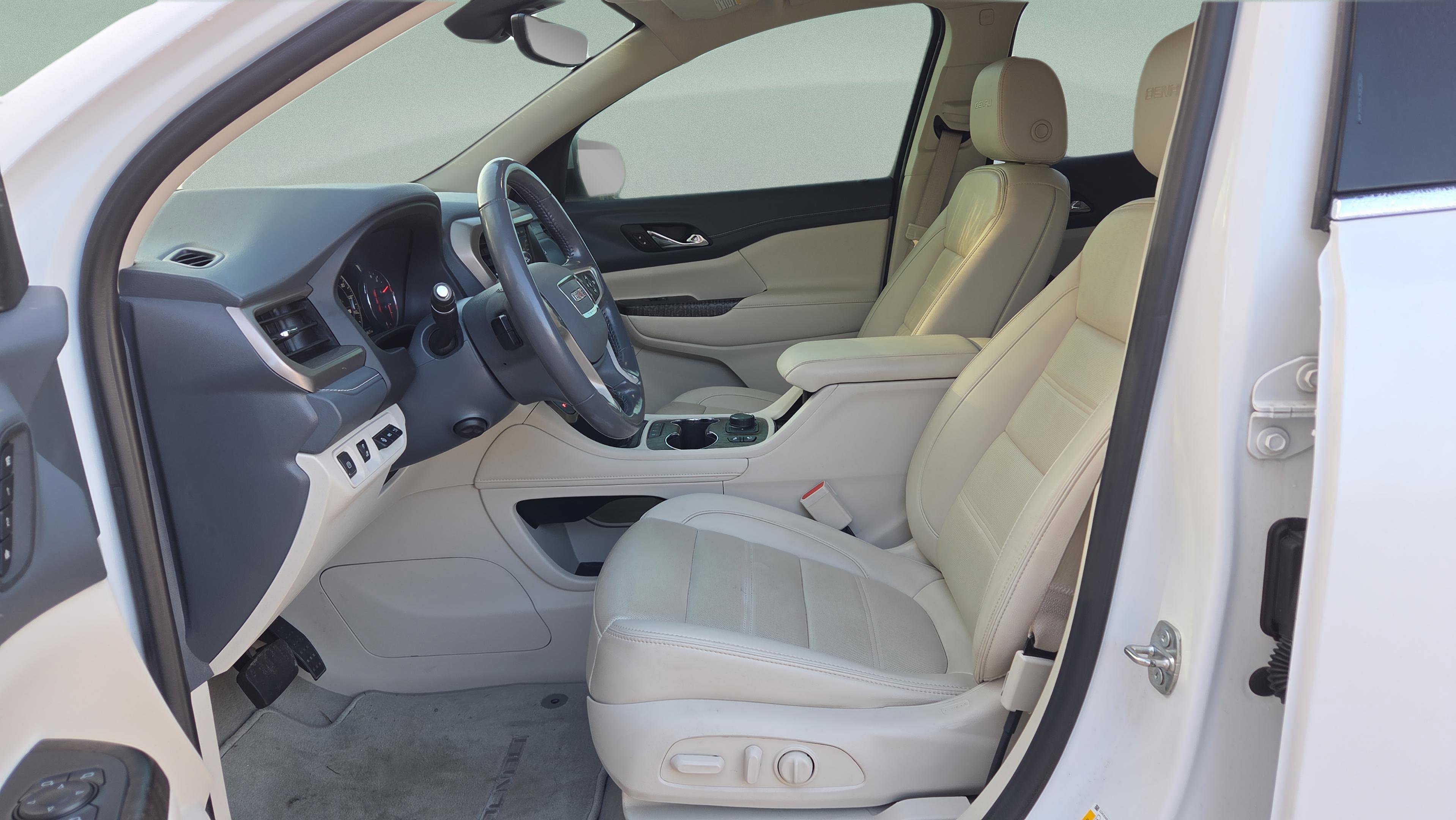 Used 2021 GMC Acadia Denali w/ Denali Technology Package image 30