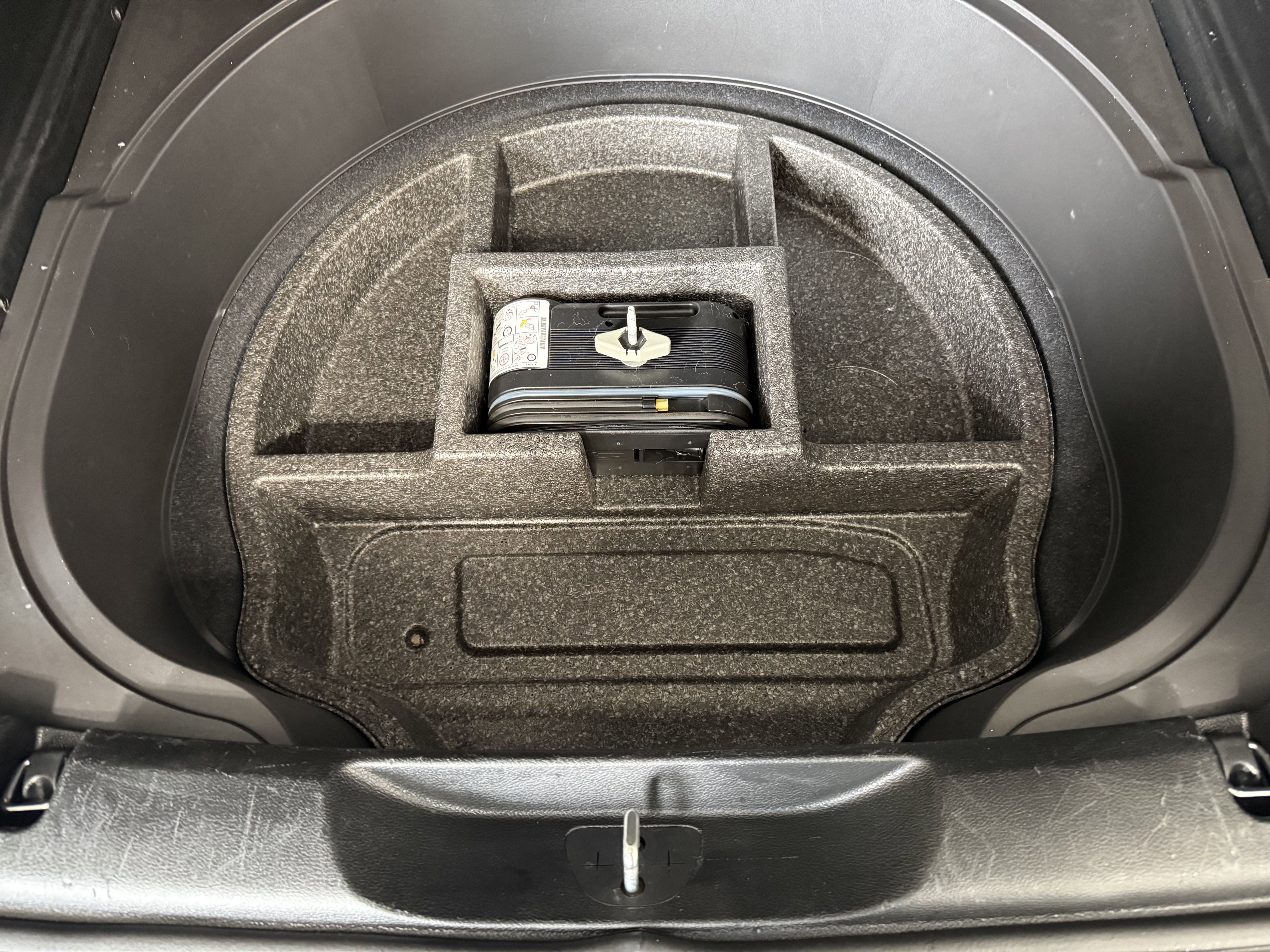 Used 2017 Jeep Cherokee Limited FWD image 6