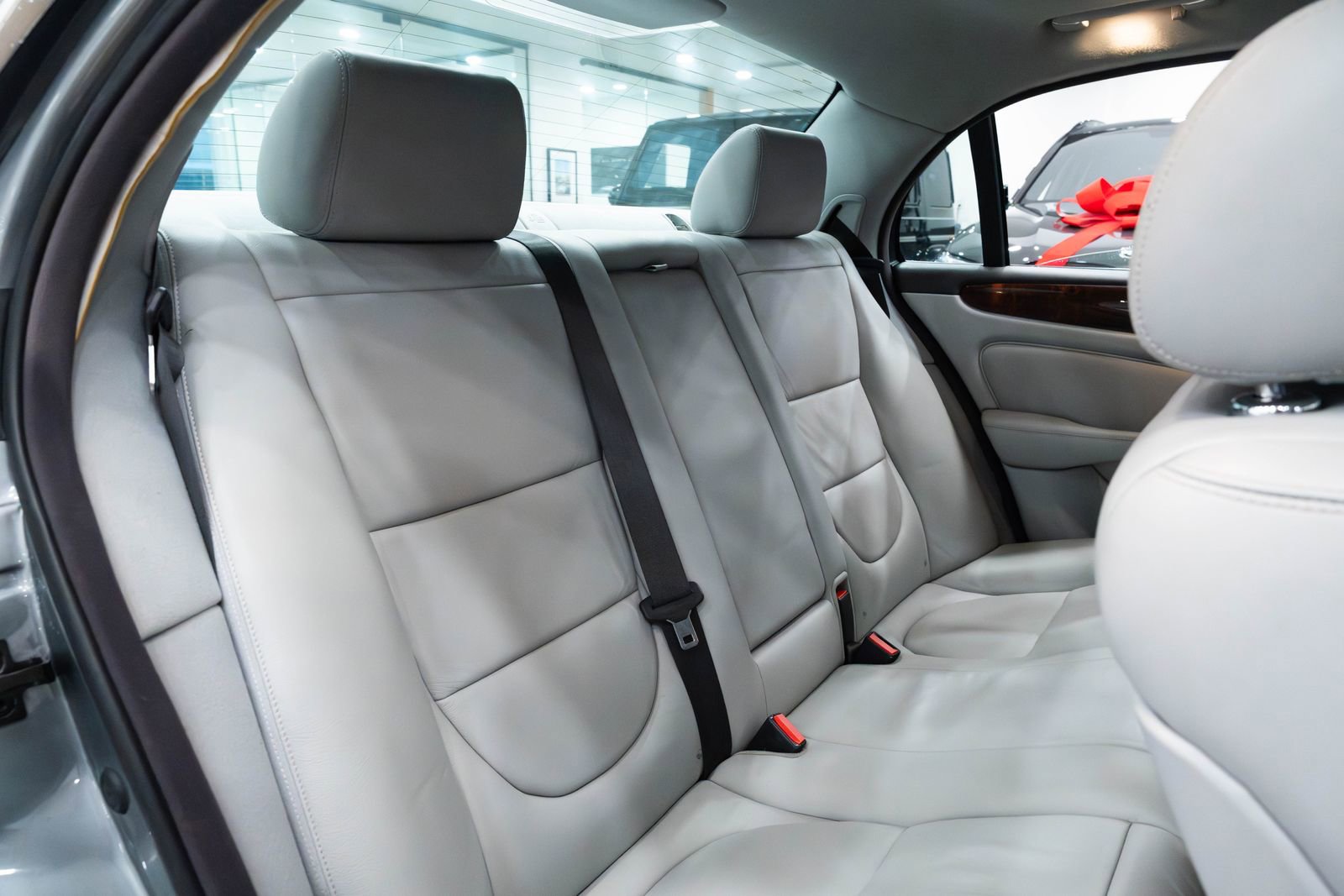 Used 2005 Jaguar XJ8 image 24