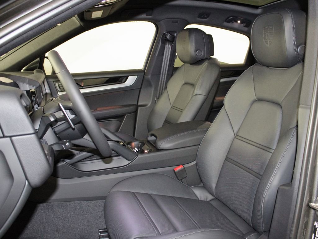 Certified 2026 Porsche Cayenne Coupe image 5