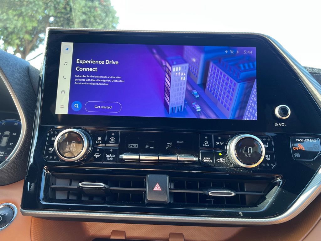 Used 2023 Toyota Highlander Platinum AWD/4WD image 32