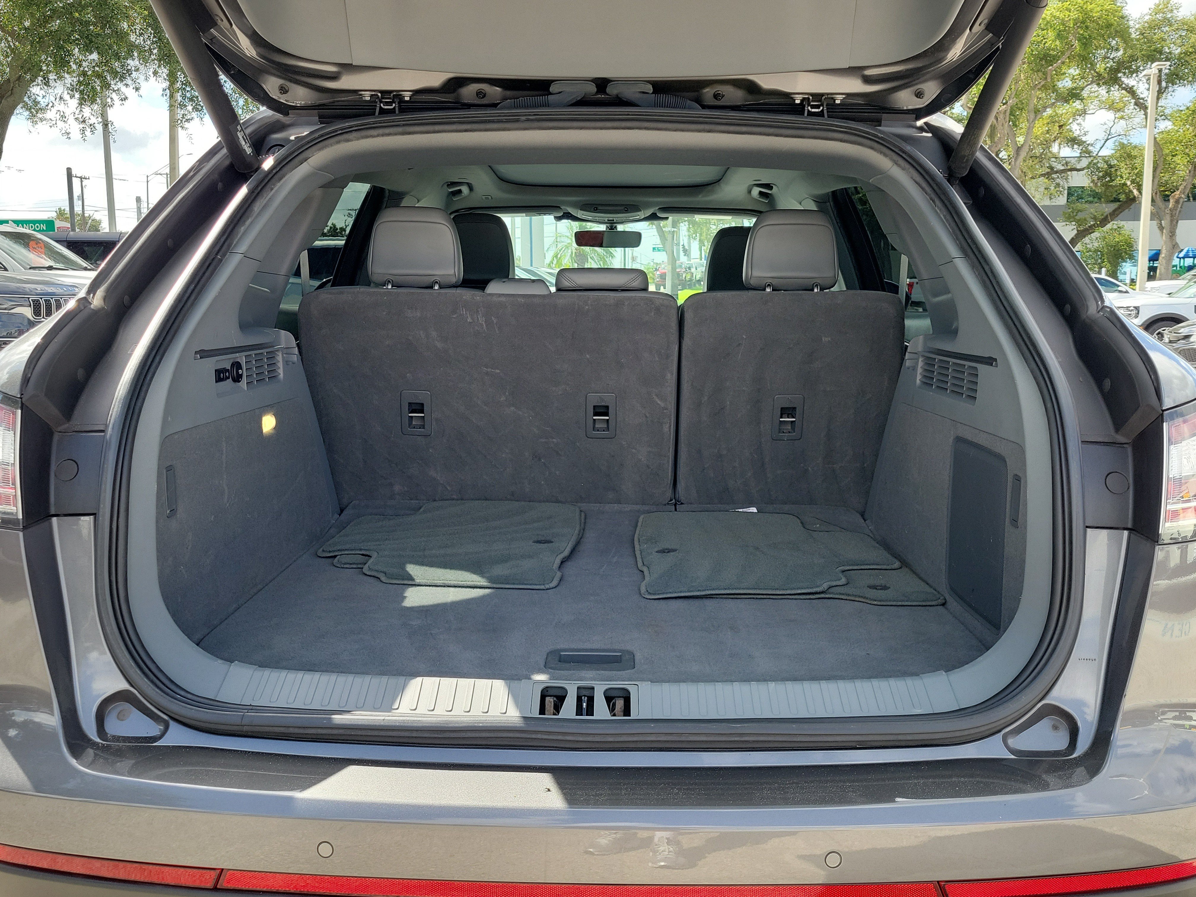Used 2022 Lincoln Nautilus Reserve FWD image 9