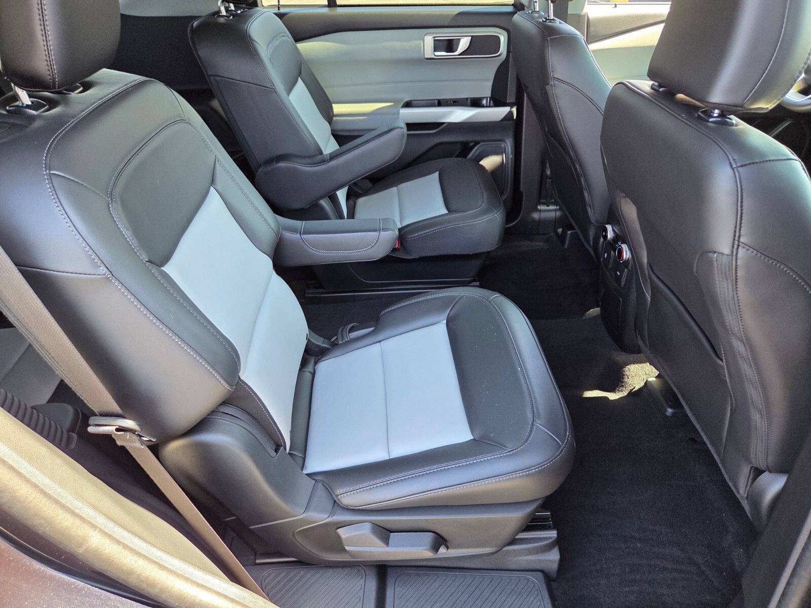Certified 2023 Ford Explorer XLT w/ Equipment Group 202A RWD image 15