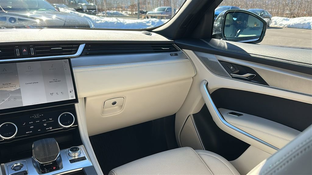 Certified 2025 Jaguar F-PACE R-Dynamic S image 23
