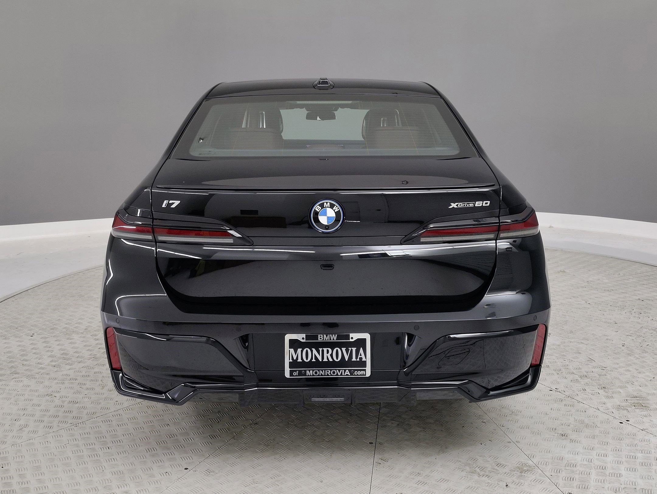 New 2025 BMW i7 xDrive60 w/ Premium Package image 7