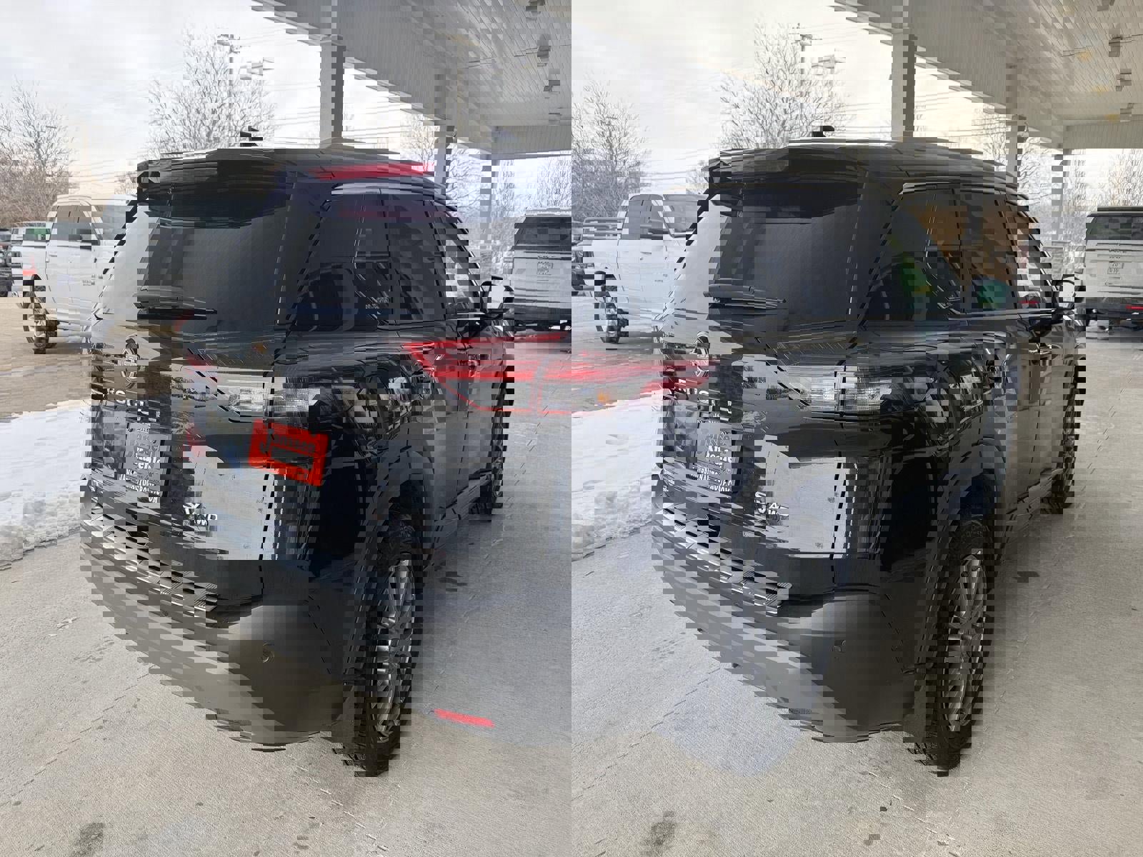 Used 2023 Nissan Rogue SV w/ SV Premium B Package AWD/4WD image 3