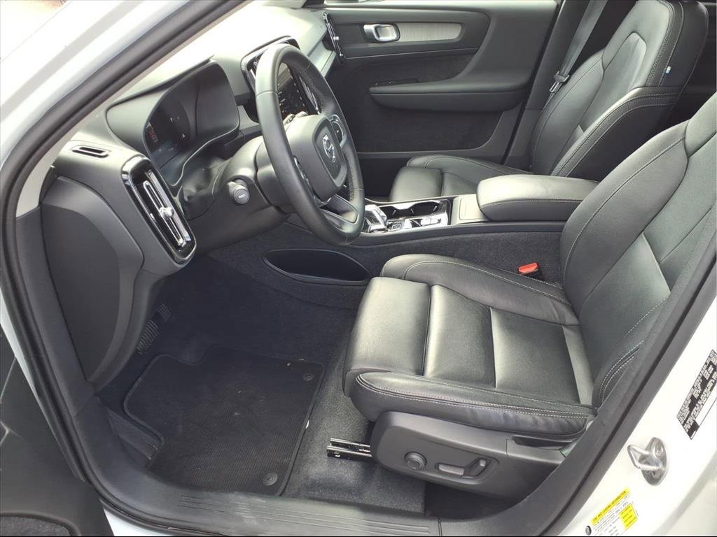 Used 2024 Volvo XC40 B5 Plus w/ Climate Package image 14