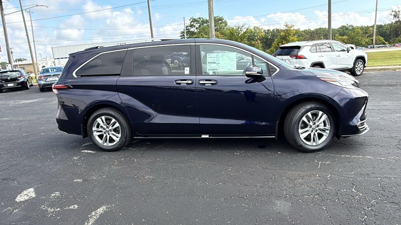 New 2025 Toyota Sienna Limited image 10