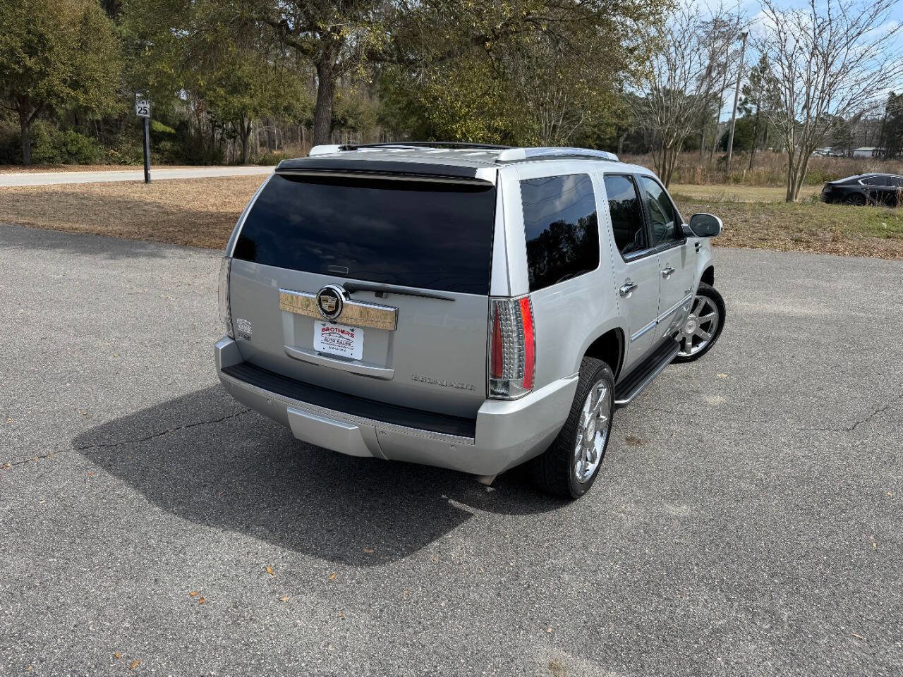 Used 2012 Cadillac Escalade Luxury image 6
