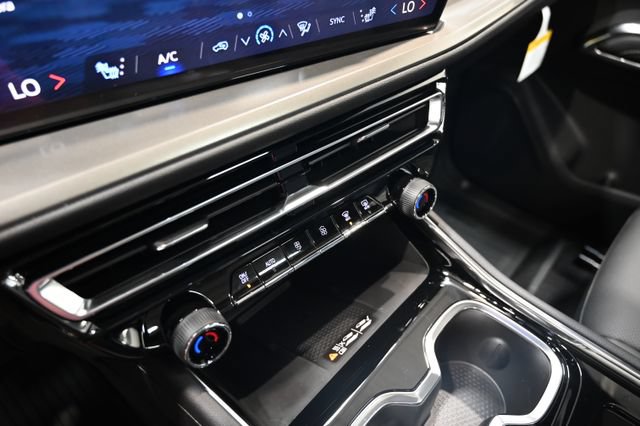 New 2027 Chevrolet Traverse LT w/ Sun and Wheel Package FWD image 18
