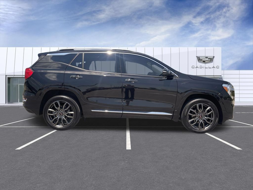Used 2024 GMC Terrain Denali w/ Black Diamond Edition AWD/4WD image 9
