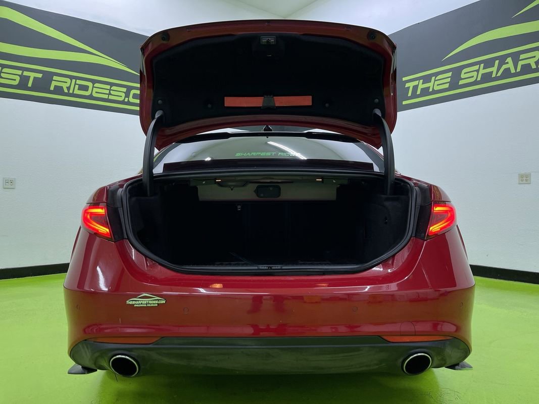 Used 2017 Alfa Romeo Giulia AWD image 9