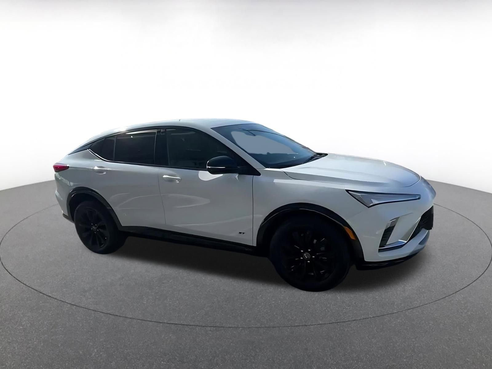 Used 2025 Buick Envista Sport Touring image 2