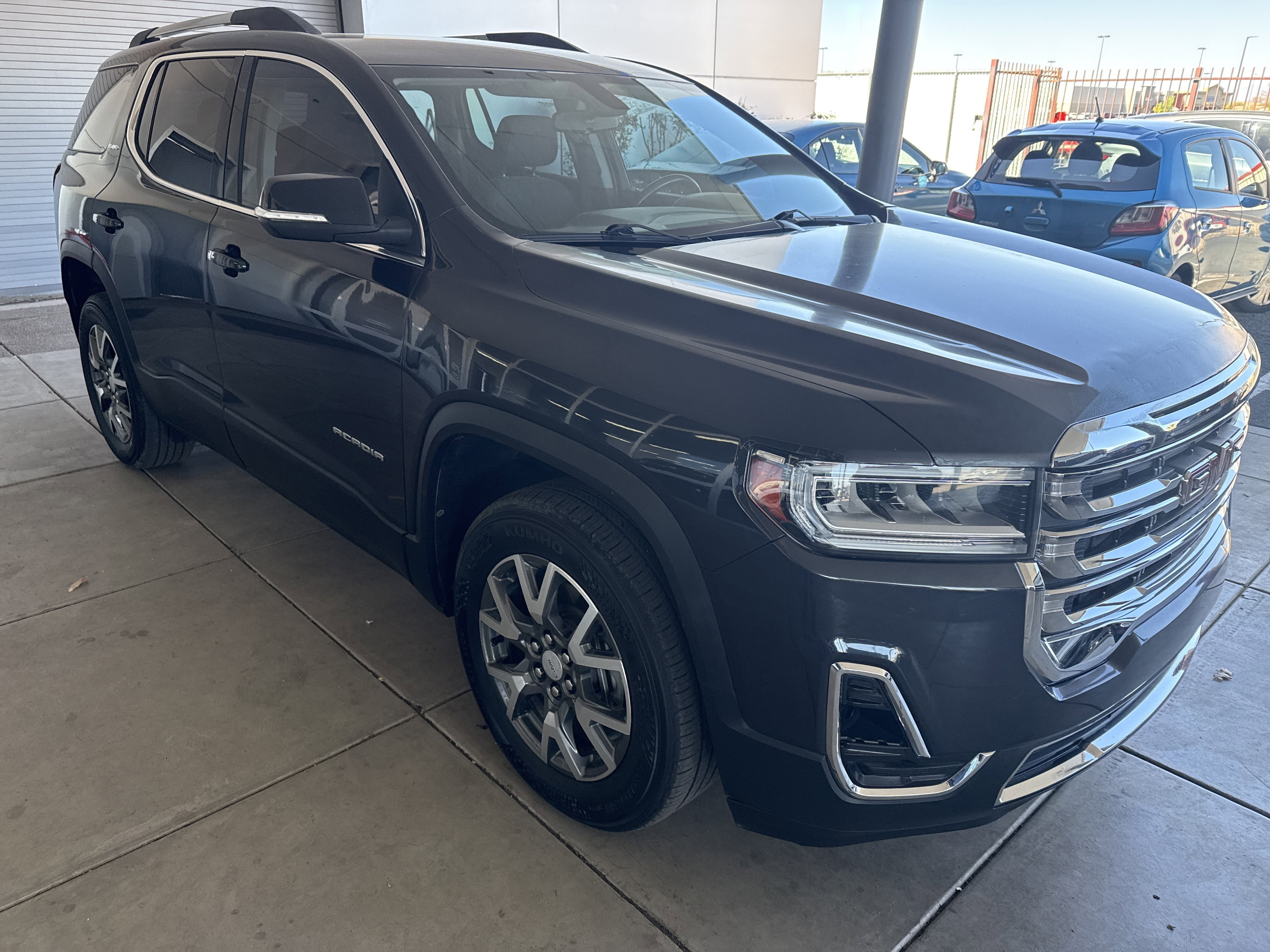Used 2020 GMC Acadia SLE w/ Driver Convenience Package image 3