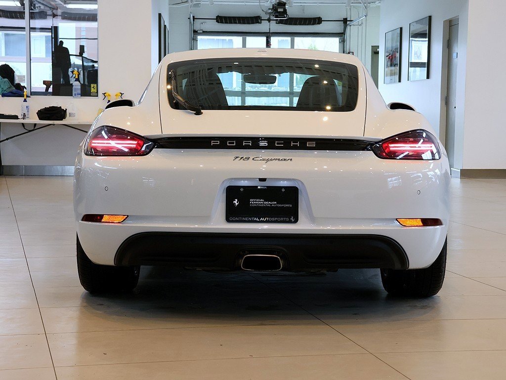 Used 2021 Porsche 718 Cayman image 29