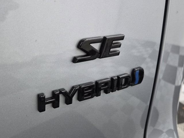 Used 2024 Toyota Corolla Cross SE image 8