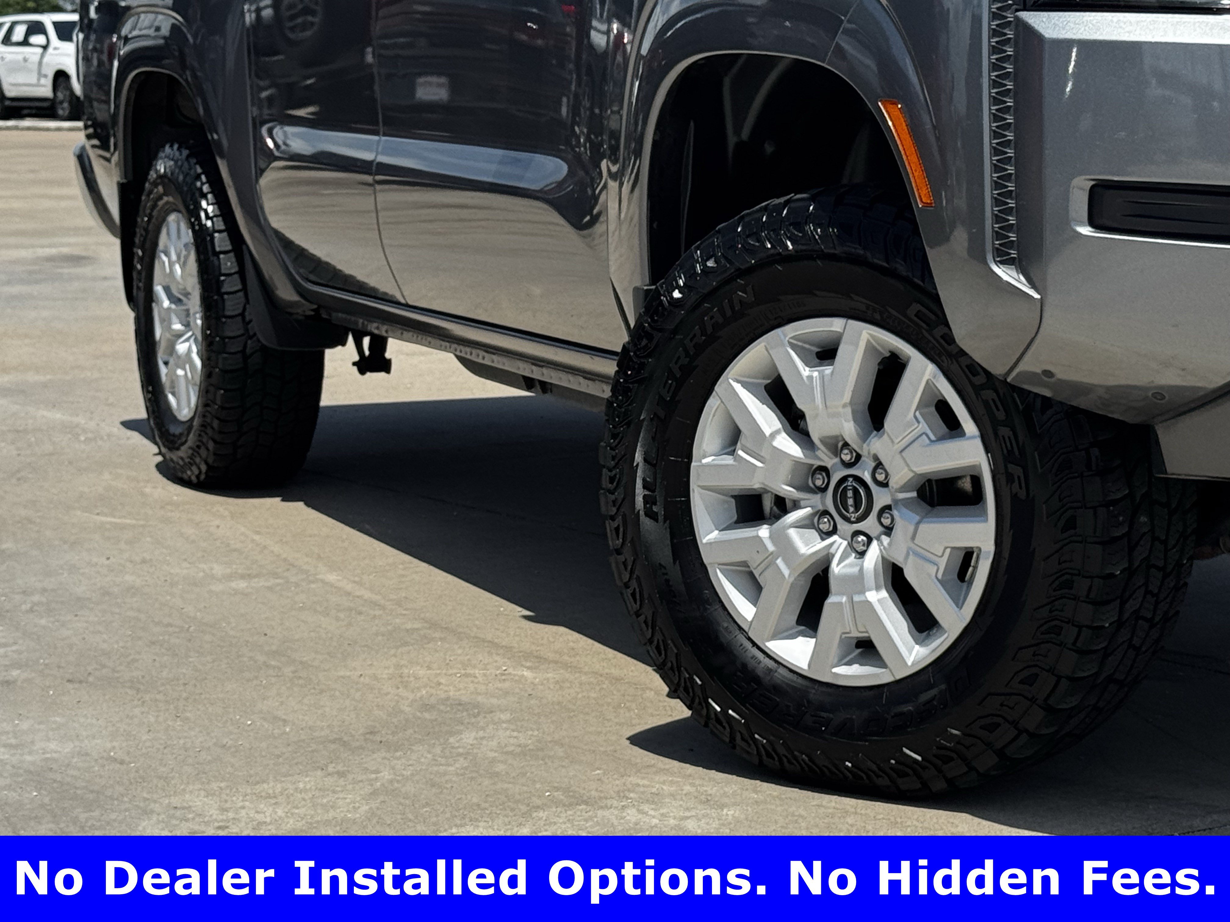 Used 2022 Nissan Frontier SV AWD/4WD image 3