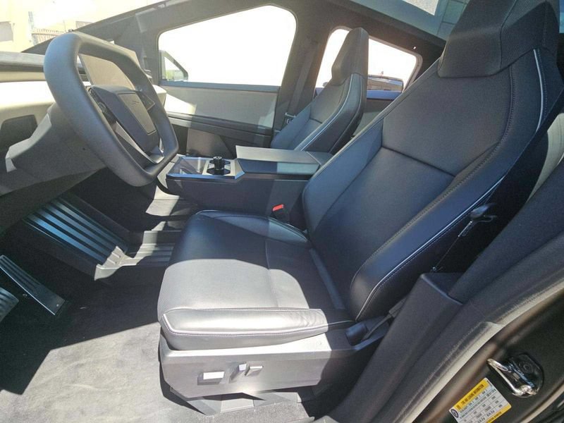 Used 2024 Tesla Cybertruck AWD Crew Cab image 6