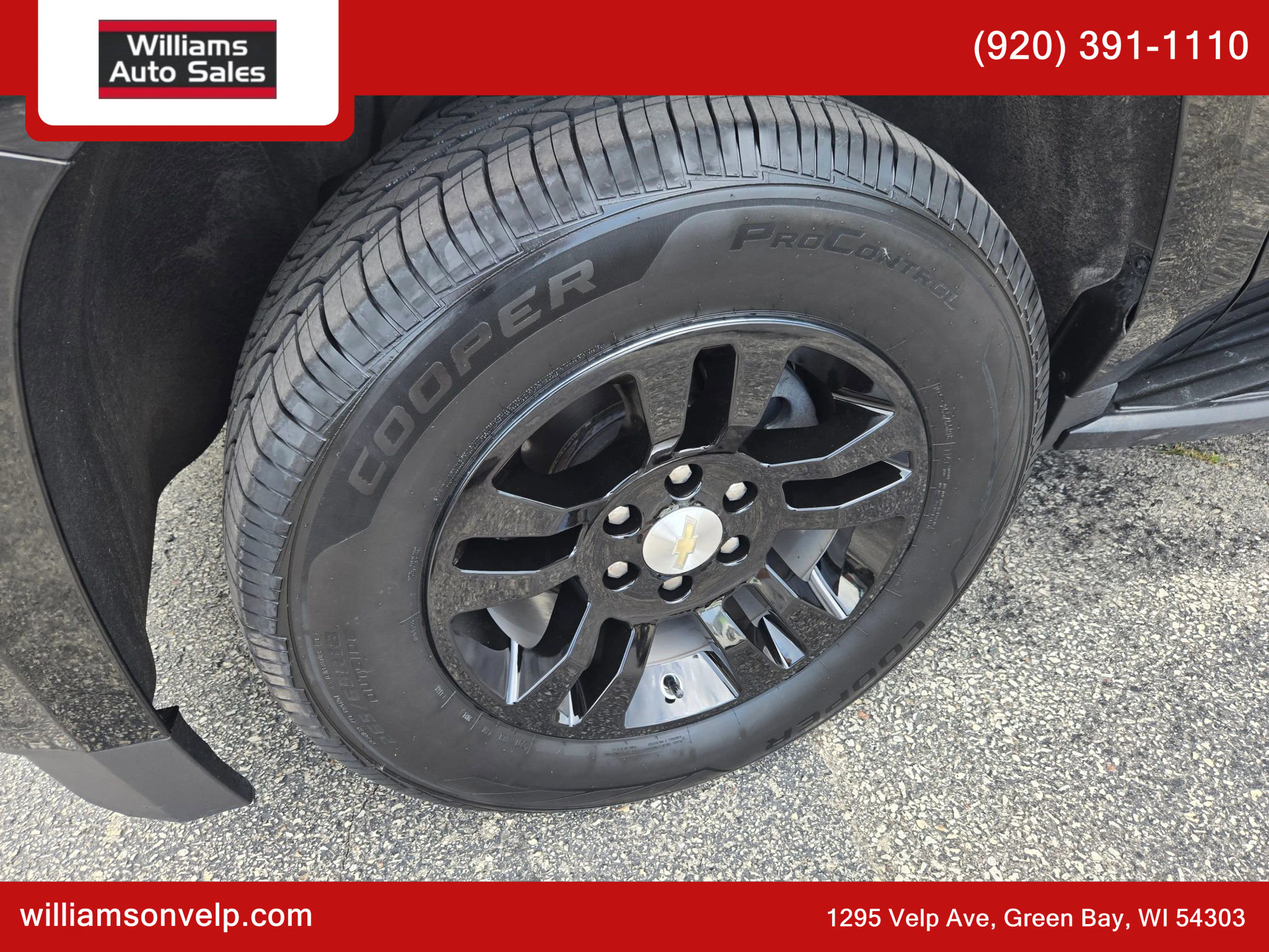 Used 2018 Chevrolet Suburban LT image 9