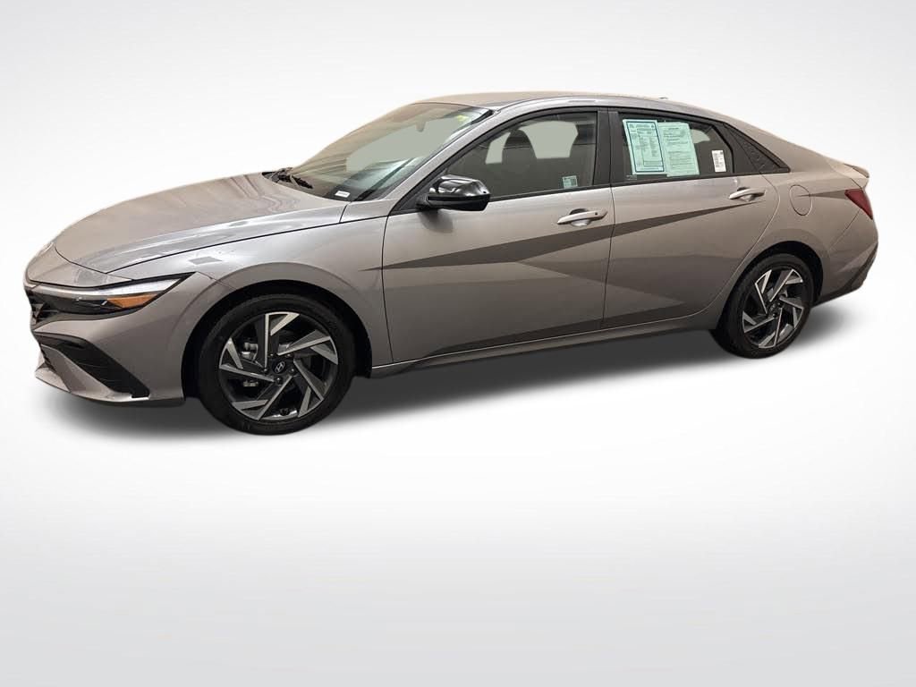 Certified 2025 Hyundai Elantra Sport image 8