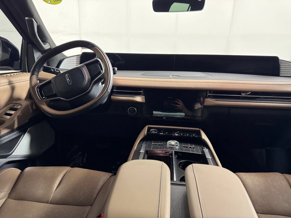 Certified 2025 Lincoln Navigator Black Label AWD/4WD image 17