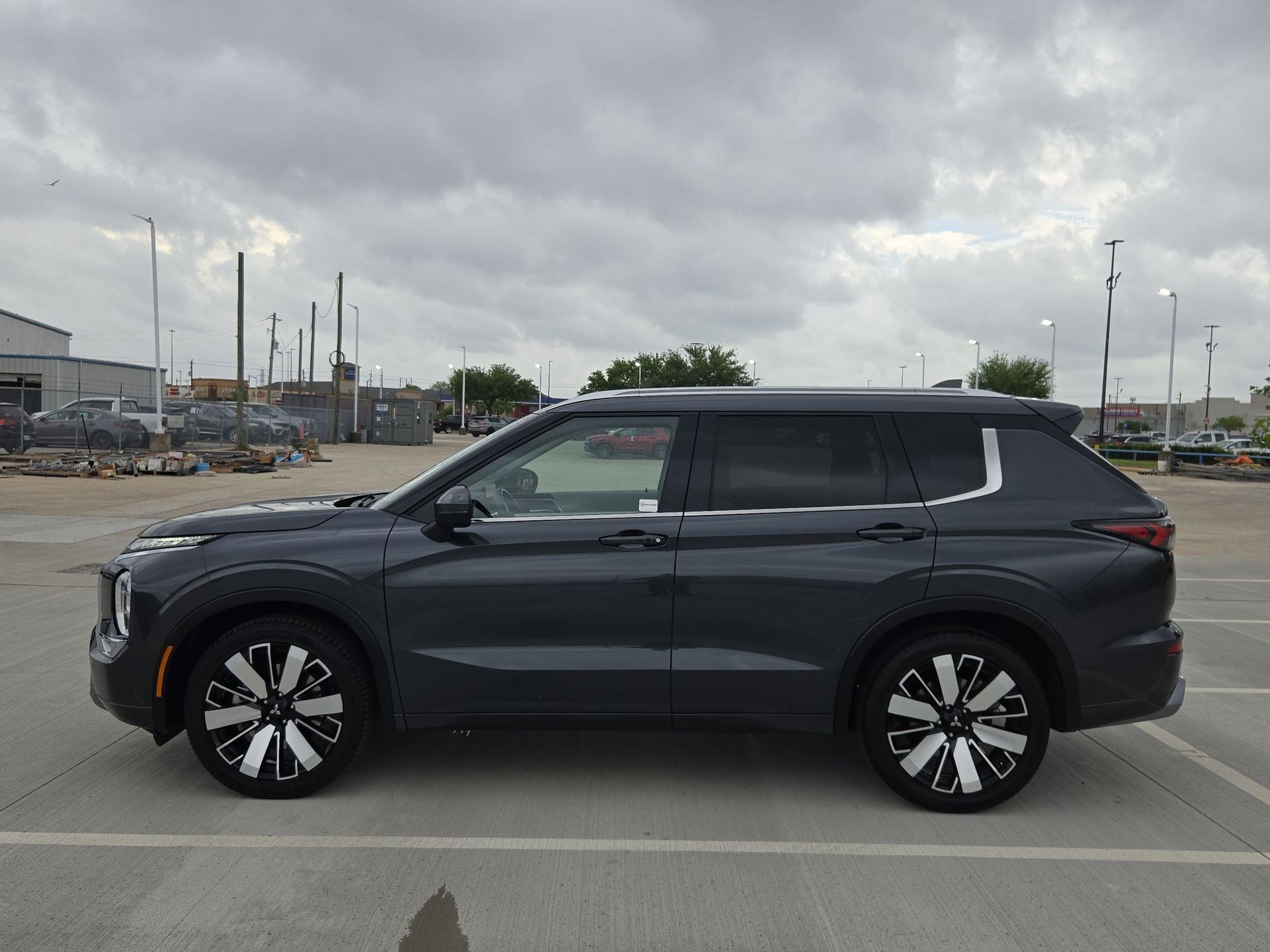 Used 2025 Mitsubishi Outlander SEL image 7