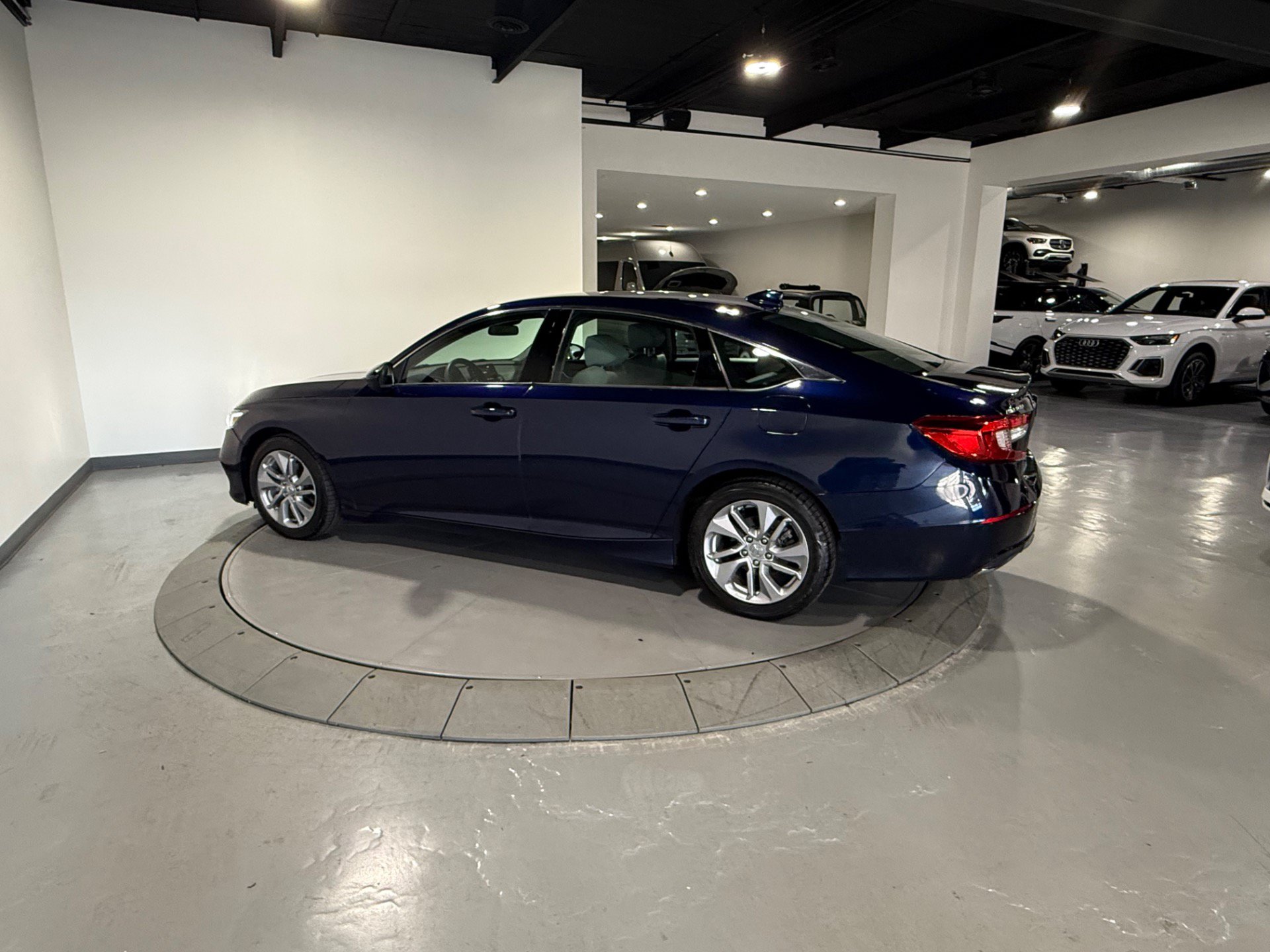 Used 2018 Honda Accord LX image 9
