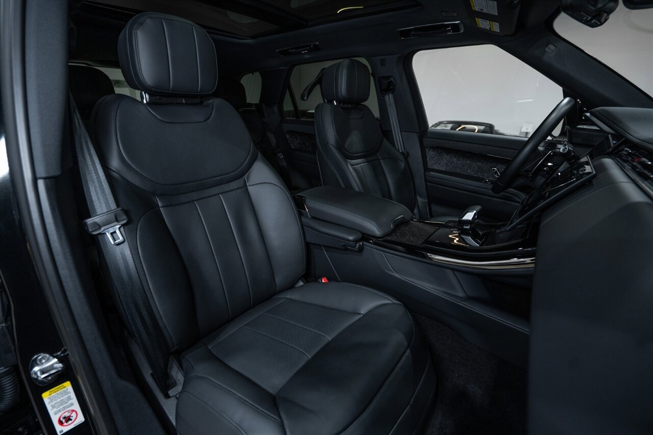 Used 2025 Land Rover Range Rover Sport Dynamic SE image 37