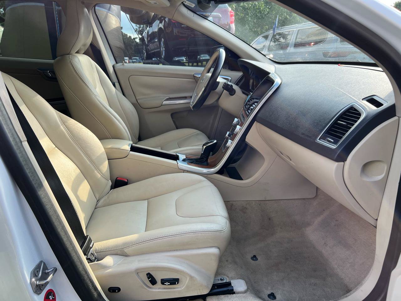 Used 2015 Volvo XC60 T5 Premier w/ Proximity Package FWD image 16