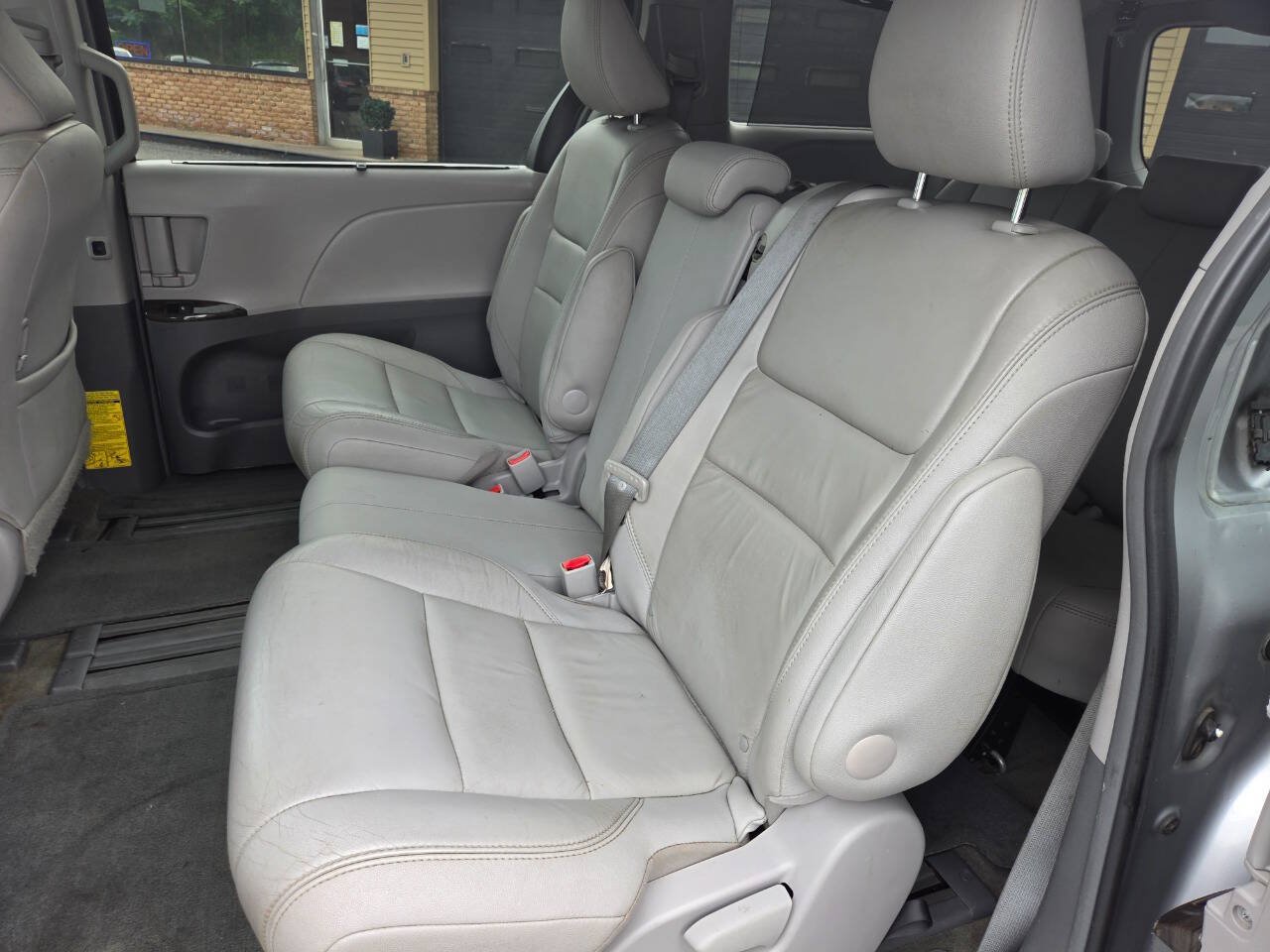 Used 2015 Toyota Sienna XLE FWD image 22