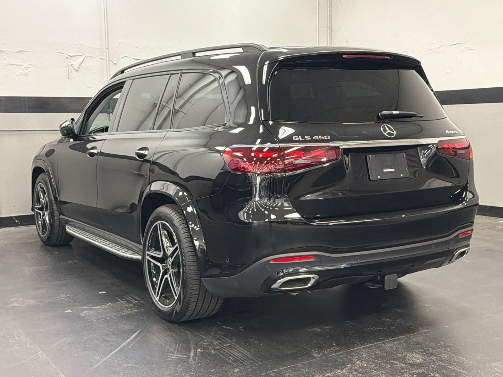 Used 2026 Mercedes-Benz GLS 450 4MATIC image 9